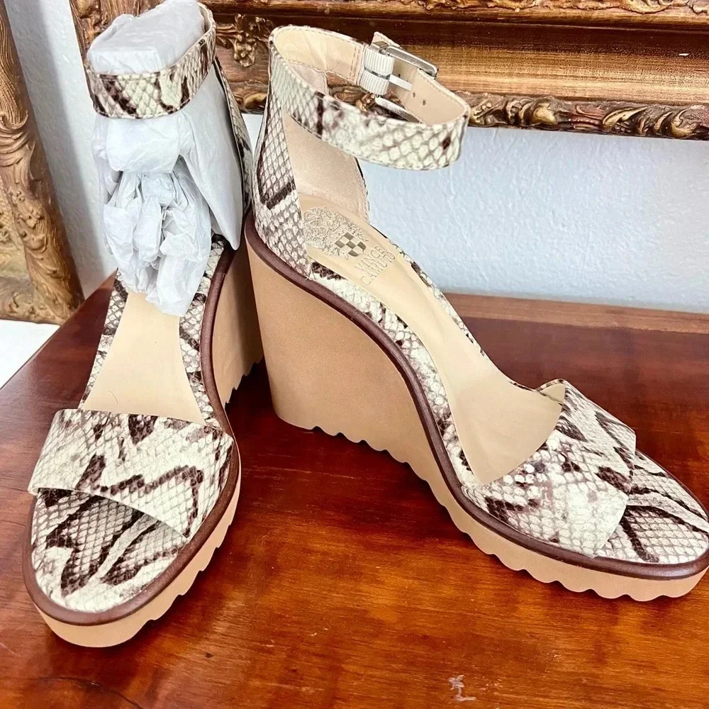Vince Camuto Snakeskin Size 9 Wedges 4.5” Heel New W/O Tags or Box - Picture 3 of 7
